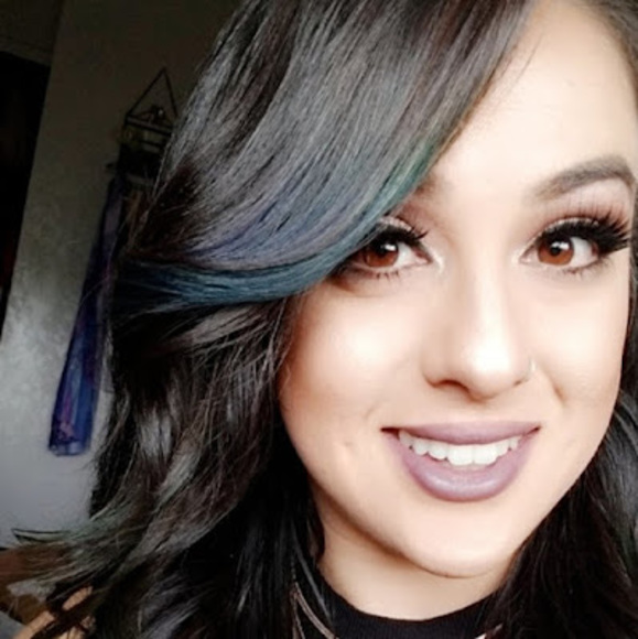 Meet your Posher, Michelle - Picture 1 of 1